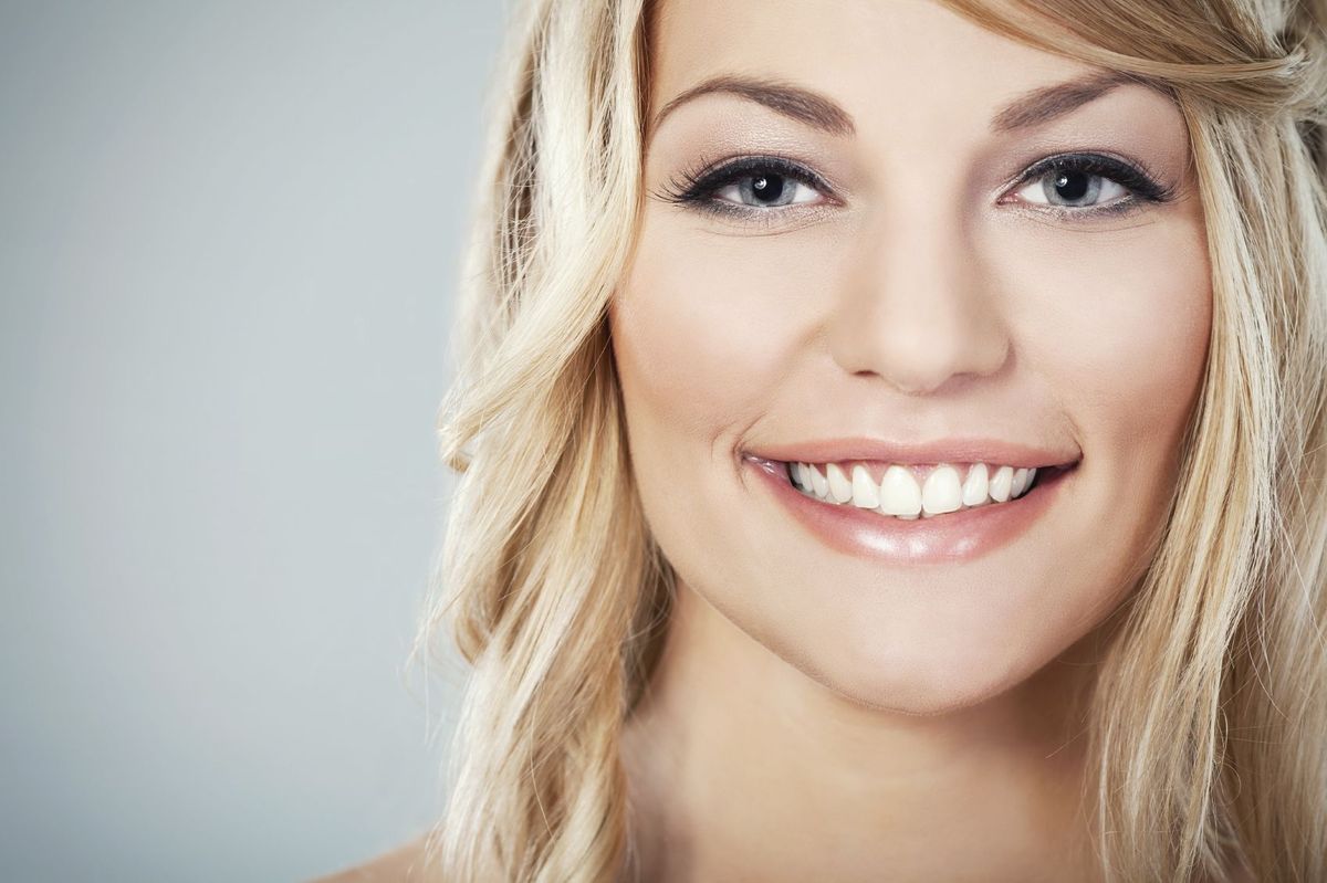 Πώς θα αποκτήσετε ένα όμορφο και φυσικό χαμόγελο - Οδοντίατρος Γλυφάδα